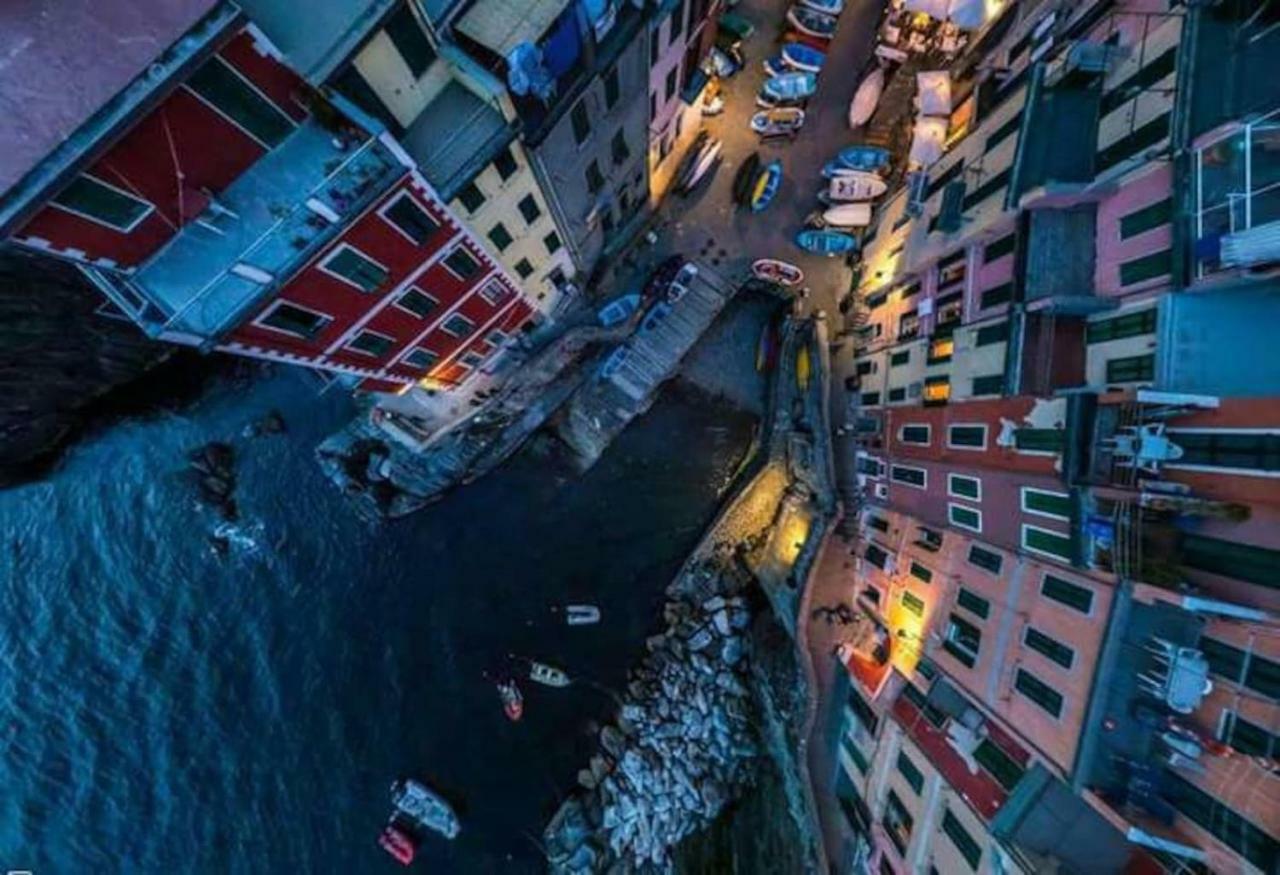 Ca'La Luna - In Centro Con Terrazza Apartment Riomaggiore Exterior photo